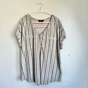 Flower & Feather | Women’s Patterned V-Neck Short Sleeve Top Sage Blue Green 2XL